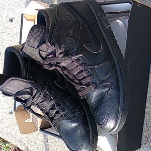 Jordan 1 mid